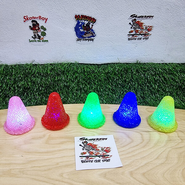 0101 กรวยฝึก เซิฟสเก็ต แบบมีไฟ ไล่สี ใช้เล่นกลางคืน