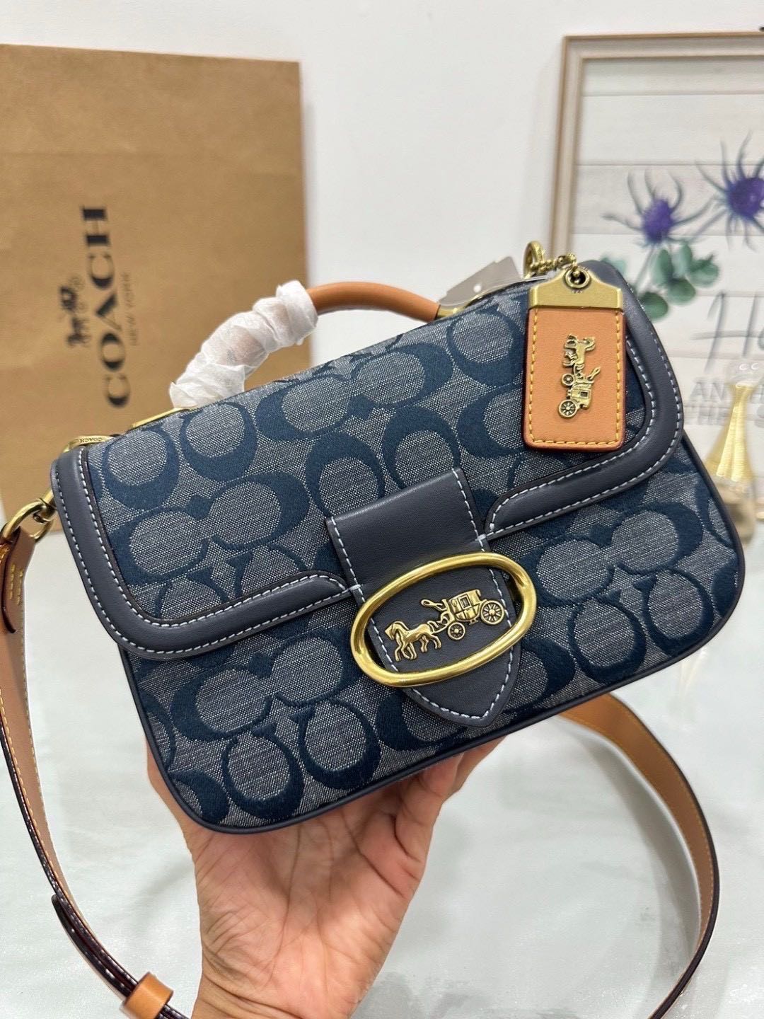 กระเป๋าสะพาย Coach Riley Top Handle 22