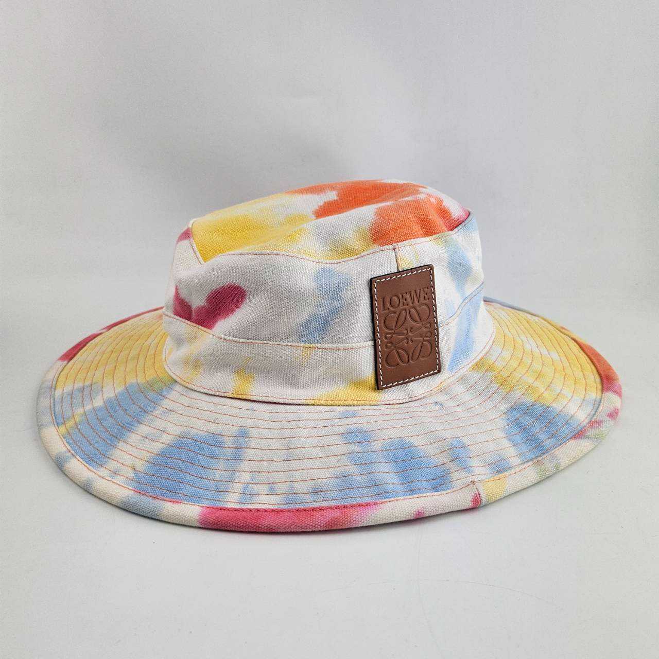 Used หมวกทรงบักเกตแบบมัดย้อม แบรนด์ Loewe รุ่น Paula'S Ibiza Tie-Dye Canvas Hat Size 57
