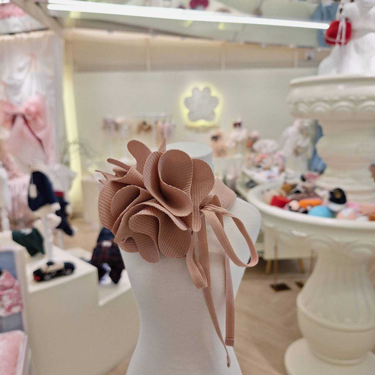 Ouir dire (M)Pink Camellia collar