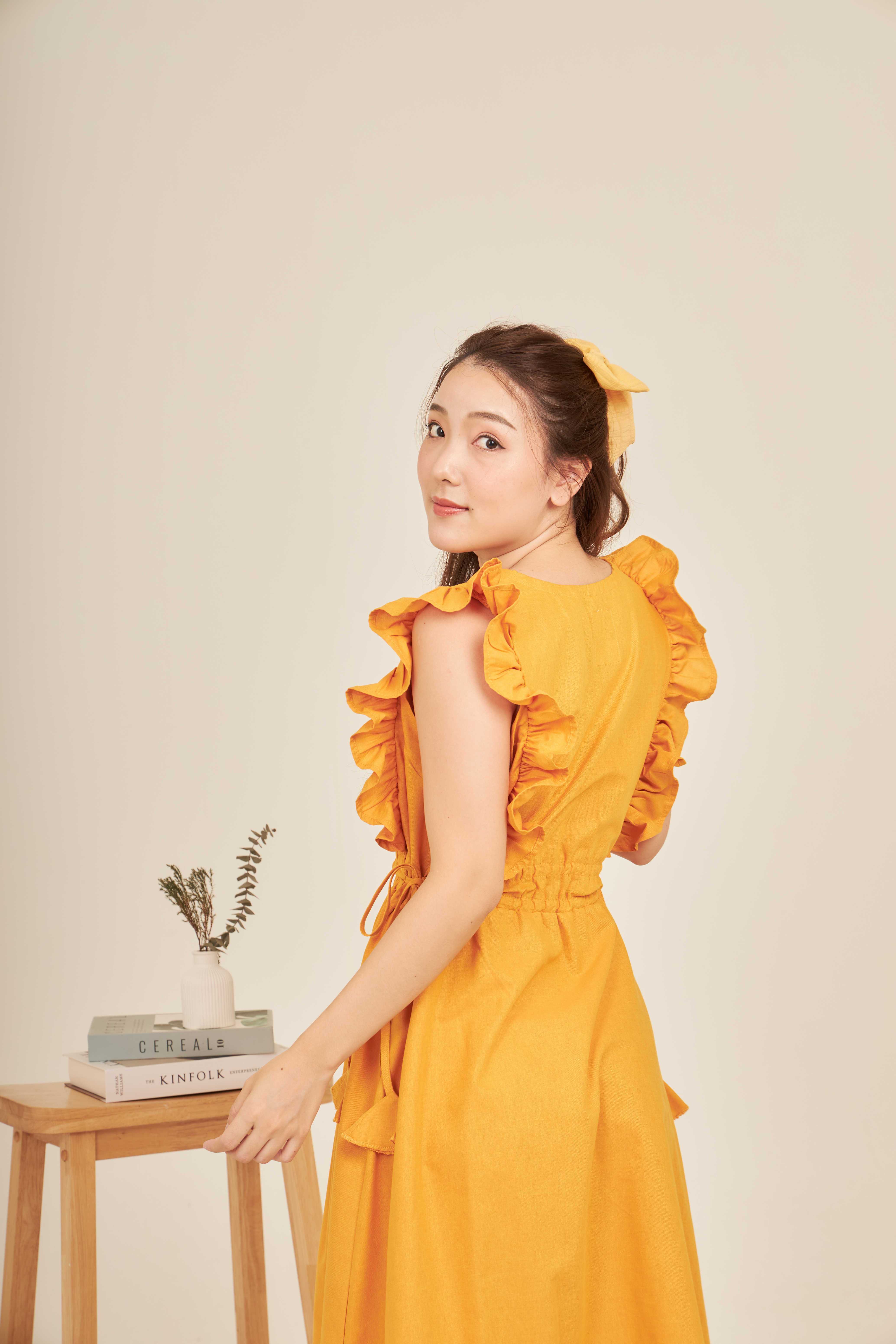 ALLURE - Sleeveless ruffle shoulder midi dress เดรสยาวแขนกุด