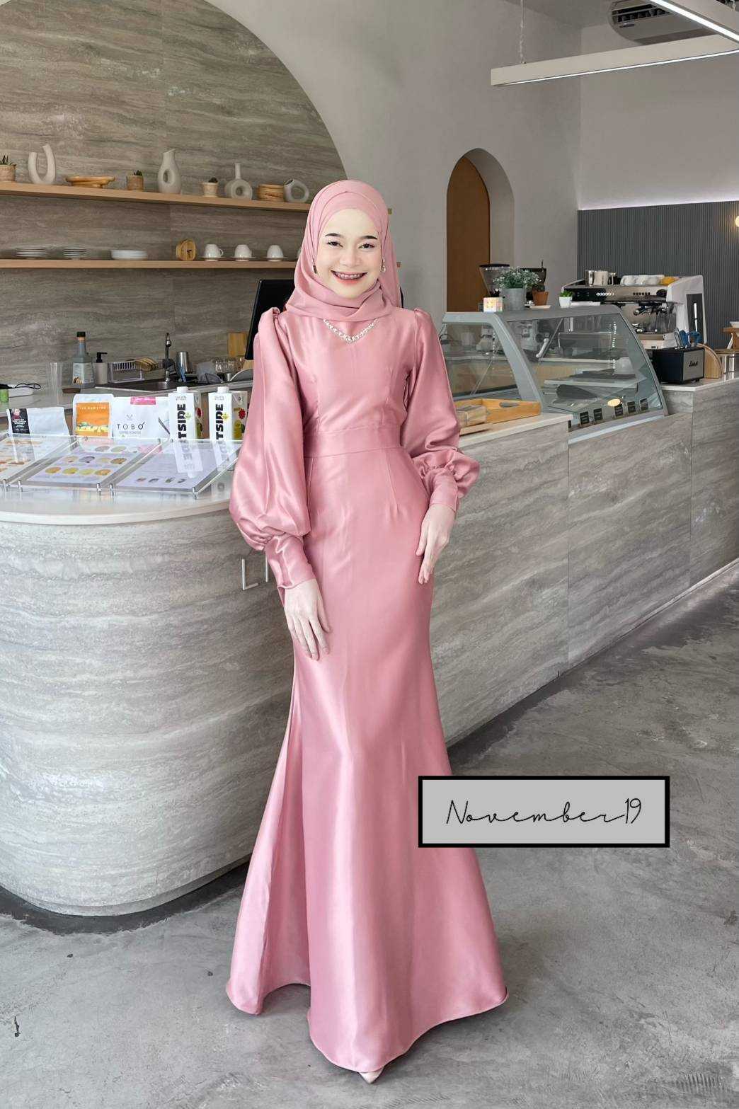 เดรสออกงาน ชุดใส่ทำงาน เดรสยาวทรงหางปลา เนื้อผ้าซาร่า
