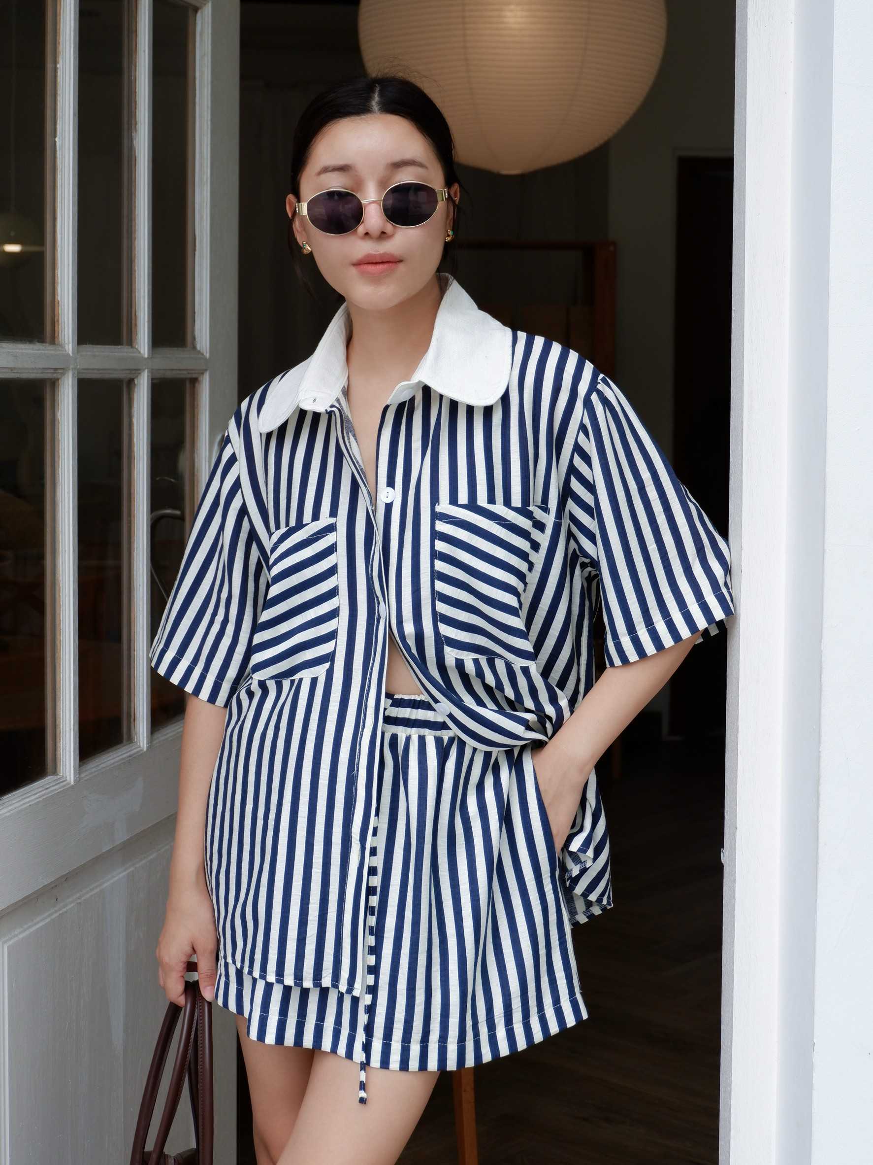 เสื้อเชิ้ปกบัว + กระโปรงสั้นซับในเป็นกางเกง