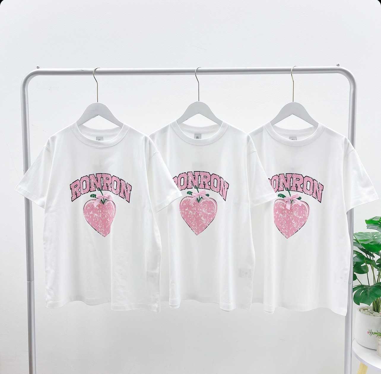 Ronron  STRAWBERRY RIBBON BASIC TSHIRT (White/Pink)