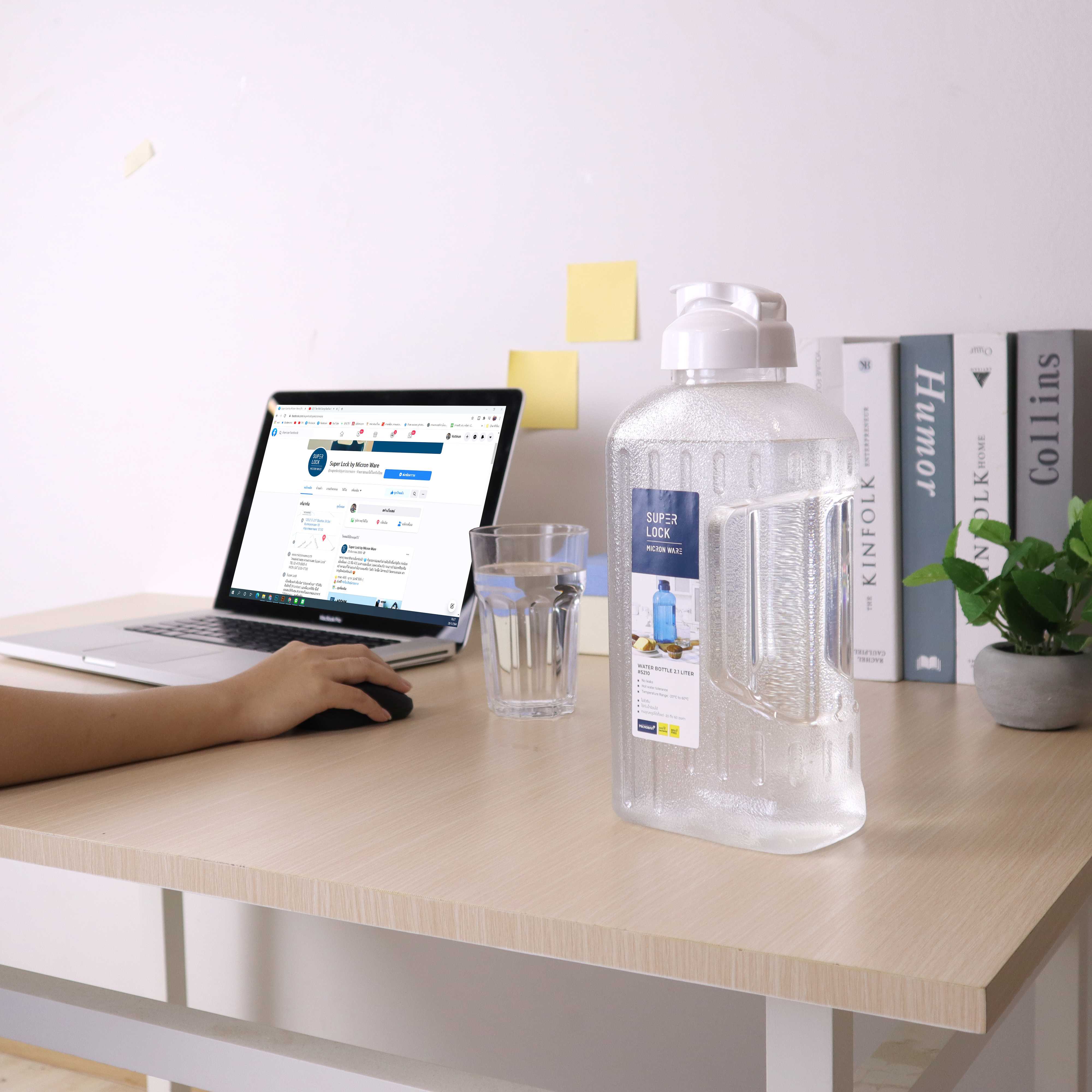 Super Lock กระติกน้ำพลาสติก คละสี ปราศจากสารก่อมะเร็ง (BPA Free) รุ่น 5210 มี 2 สี