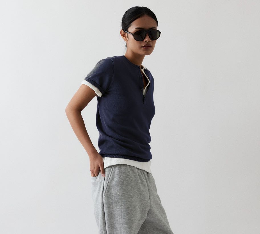Malcolm Short-Sleeve Knitted Henley in Navy Blue