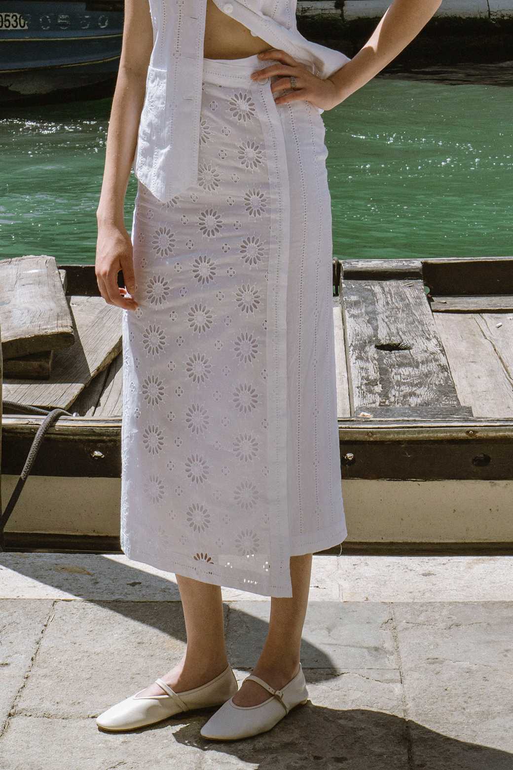 (พร้อมส่ง ) Perana กระโปรง ลูกไม้ Venice Skirt  (สีขาว White )