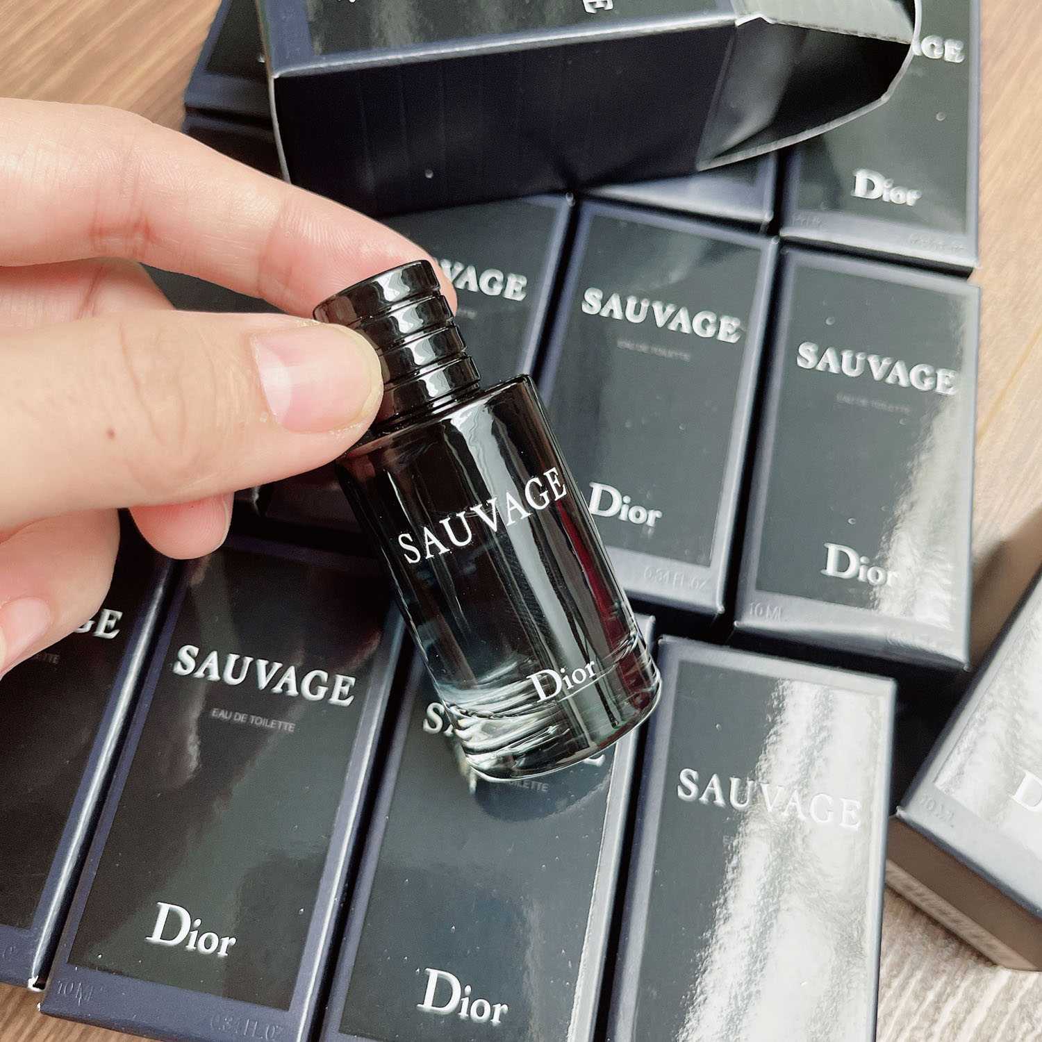 10 ML - Christian Dior Sauvage EDT 10 ml แบบแต้ม มีกล่อง