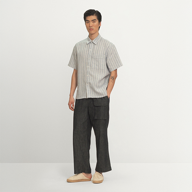 เสื้อเชิ้ตผู้ชายลินิน สีฟ้าริ้ว Men's white shirt with thin blue stripes 100% linen.