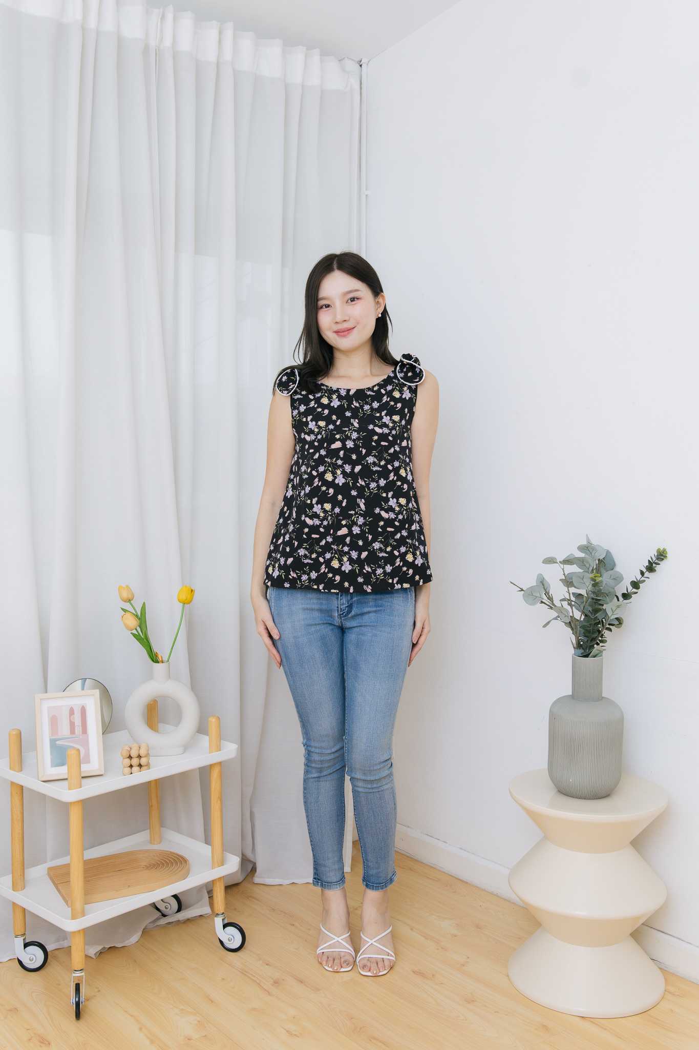 เสื้อให้นม Black Floral ribbon top