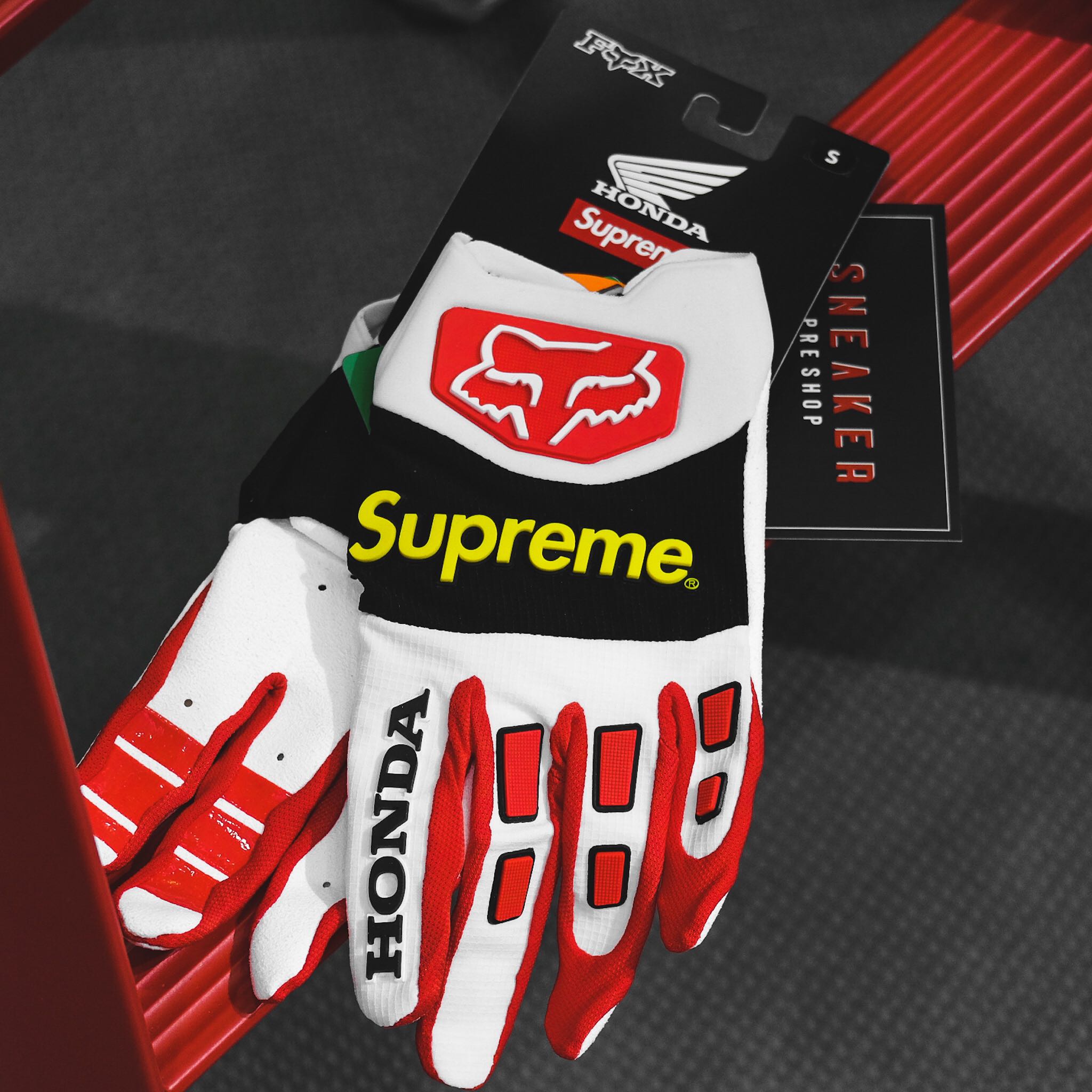 Supreme x HONDA x Fox Racing Red Gloves