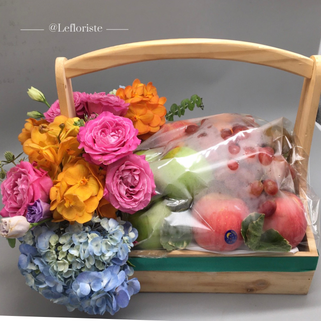 กระเช้าผลไม้ ของขวัญ Elegant Grace 3