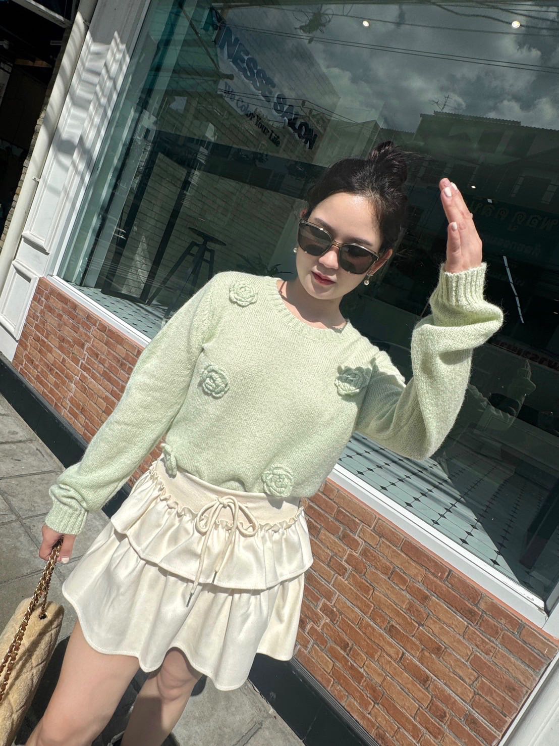 M122 - Flower Sweater