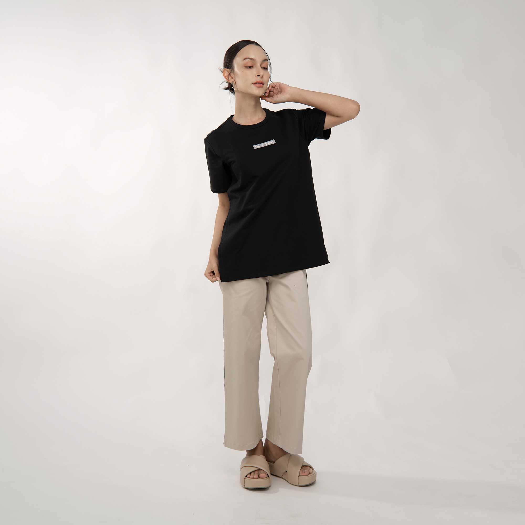 QueenCows  เสื้อให้นม  Jaen T-Shirt  (Black)