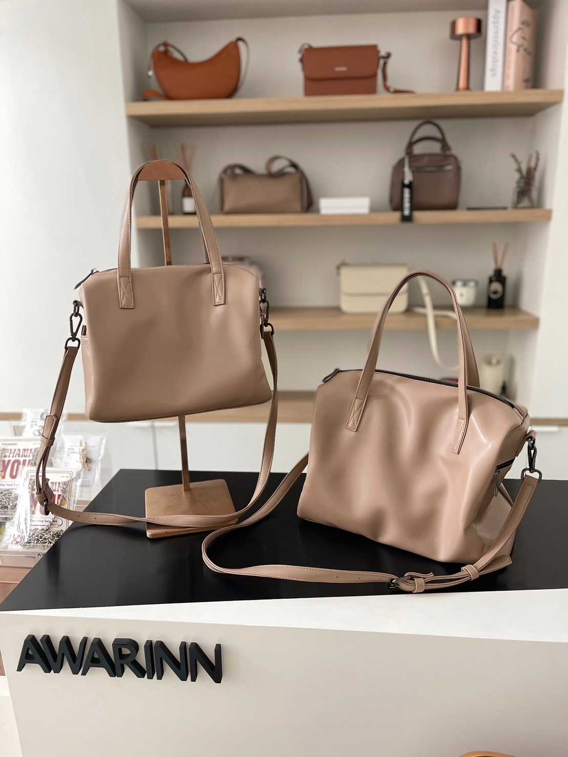 Coco / Size : M / กระเป๋าสะพาย ใส่ไอแพดได้ พร้อมส่ง 5 สี