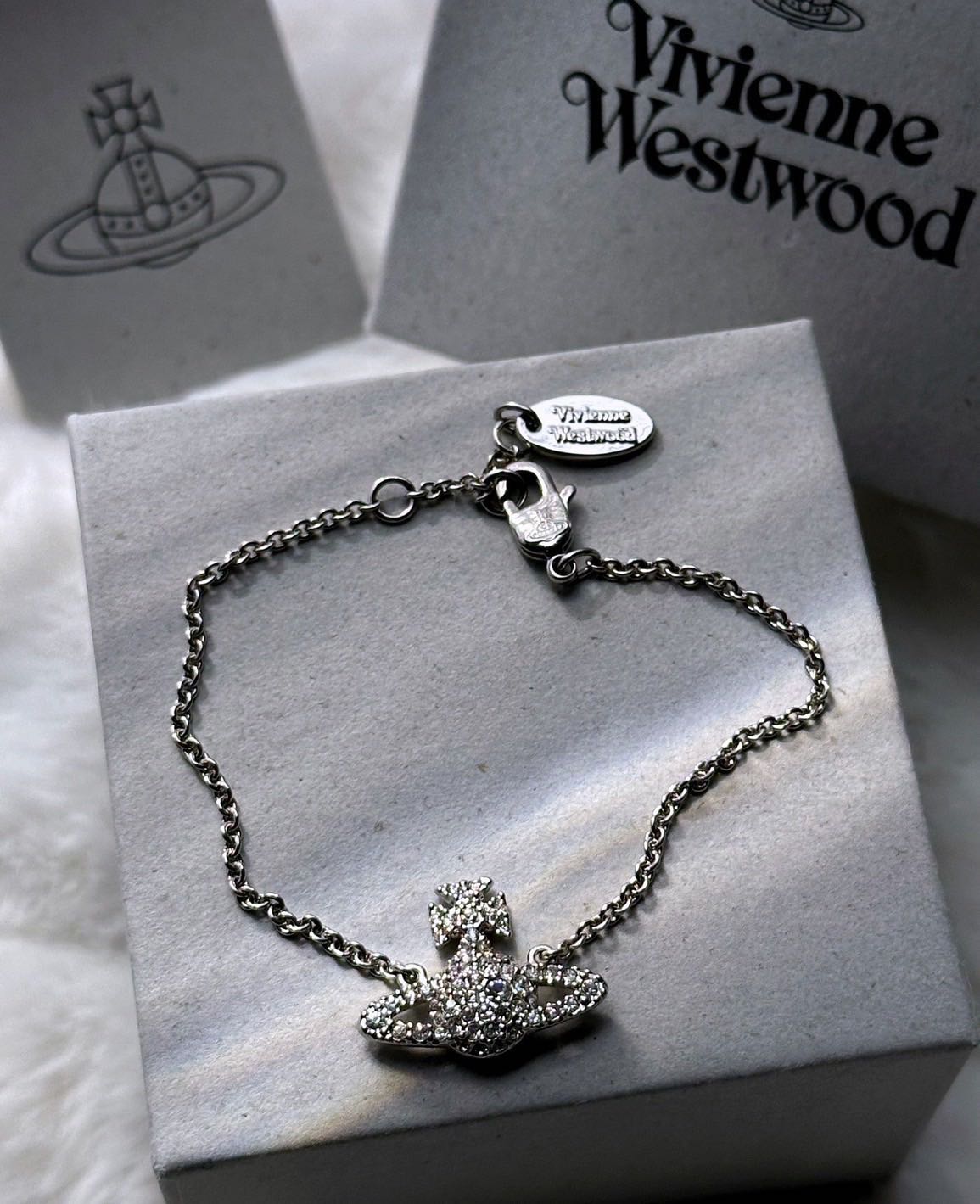 New Vivienne Westwood bracelet (16-18cm.)