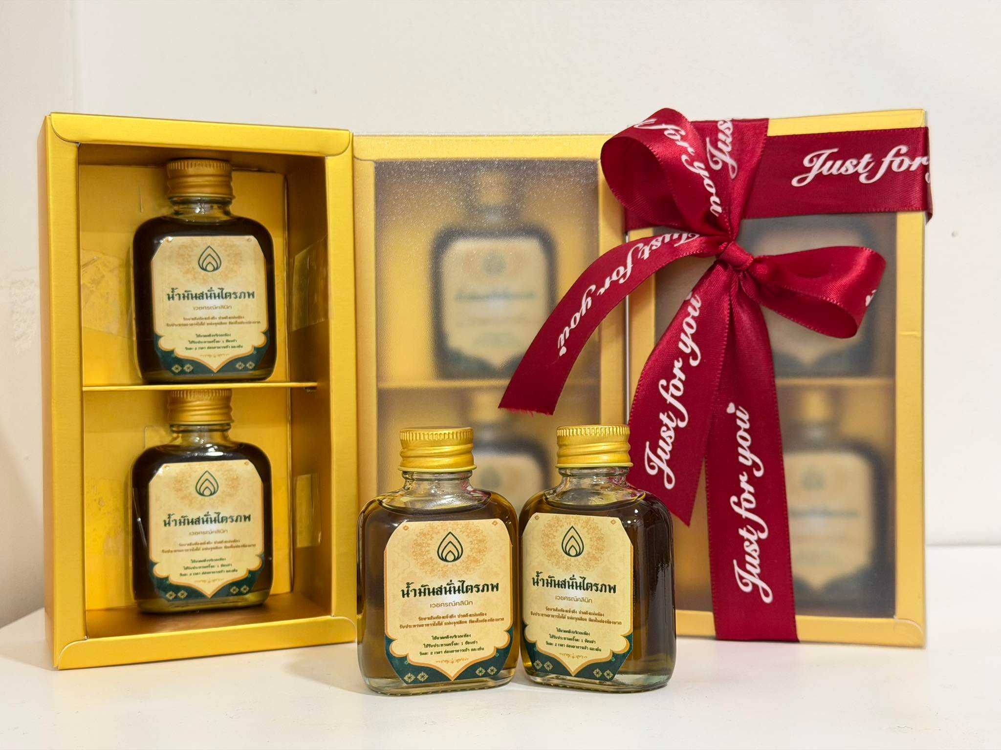 ๏ ยาสนั่นไตรภพ (Pain Relief Oil)