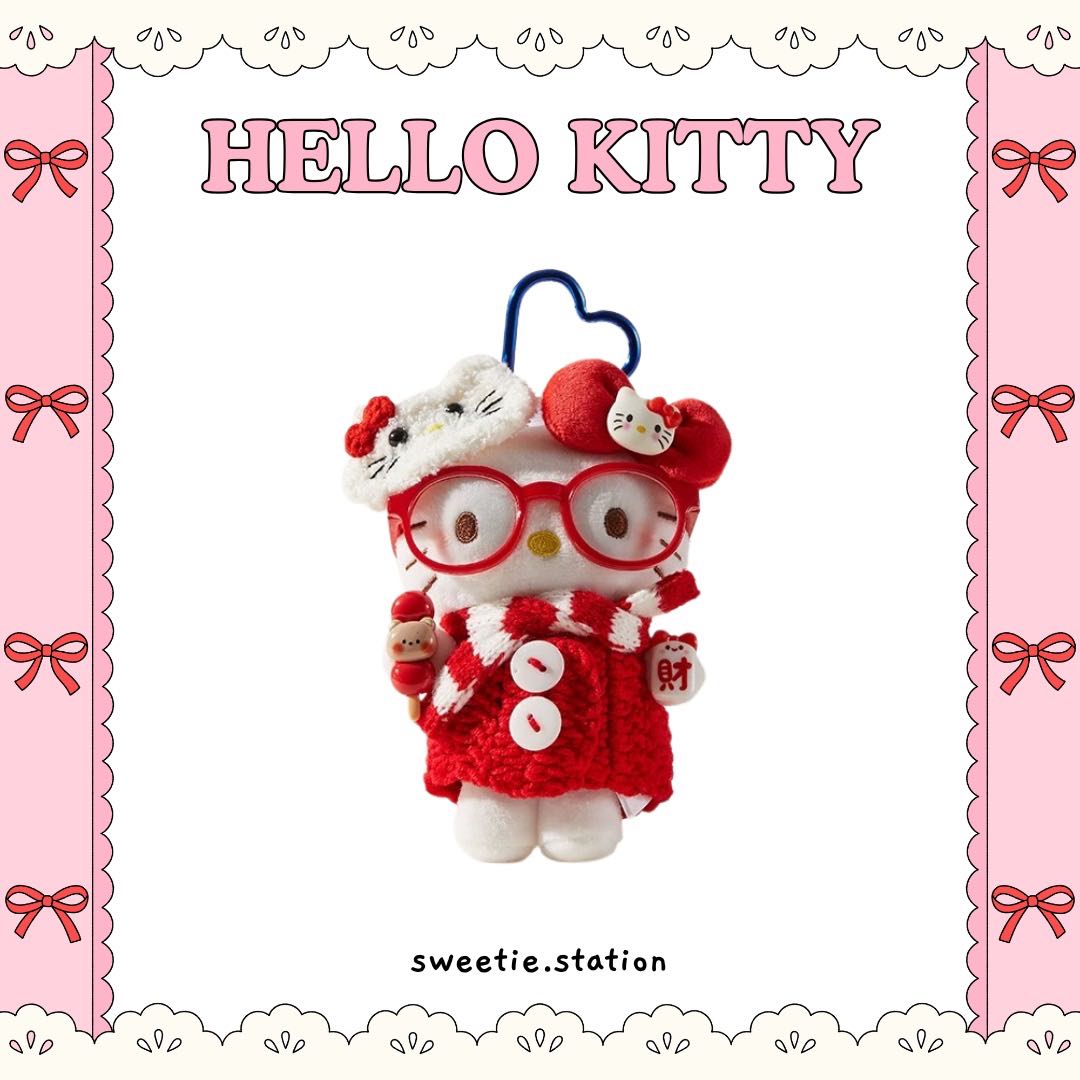 (พรีออเดอร์) พวงกุญแจ Kitty CNY 2026-ผ้าพันคอแดงขาว ถังหูลู่