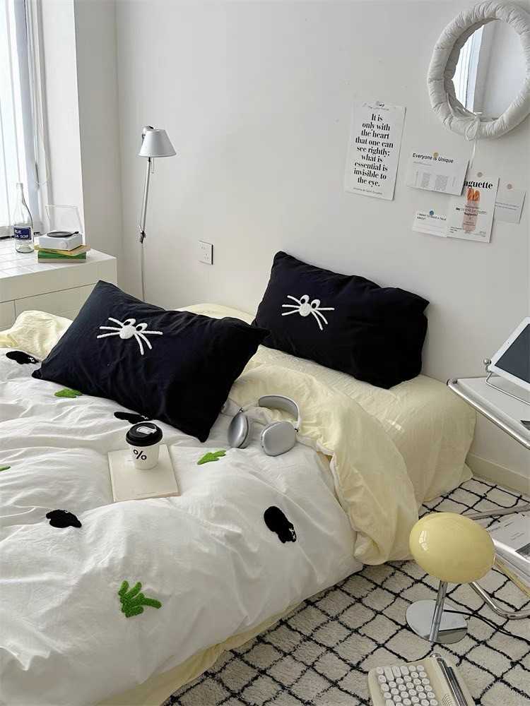 - PREORDER - ชุดผ้าปูที่นอน สีทูโทน ผ้าคอตตอน100% ( มีขนาด 3.5-6 ฟุต )