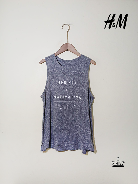 เสื้อยืดคอกลมแขนกุด H&M สีเทาขาว สภาพ 90%