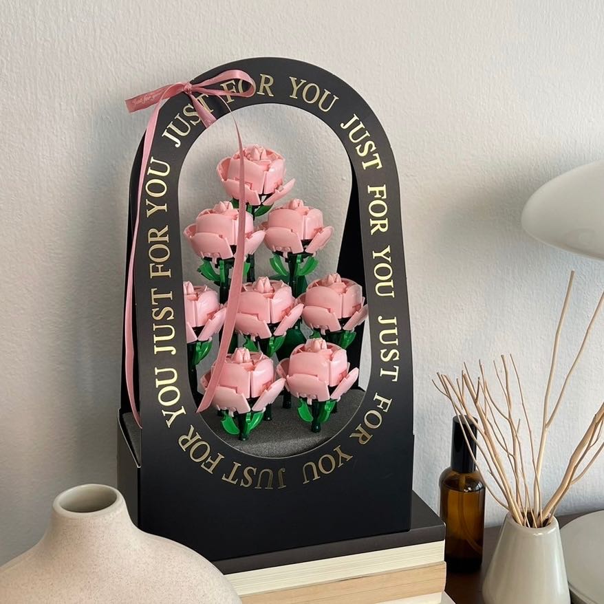 LEGO Rose in a Black Basket เลโก้ดอกกุหลาบ