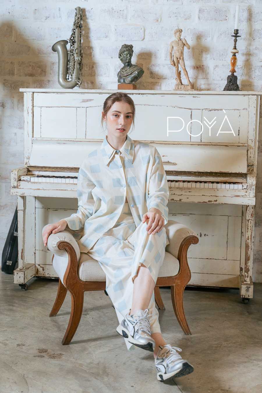 Dawin Outfit in casual business (Light blue checkered pattern on cream shirt- Free Size)