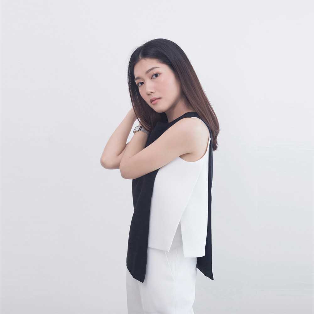 Grace Top เสื้อแขนกุด ทับซ้อน 2 layers ชายเสื้อเฉียง ด้านข้างป้ายทบกัน