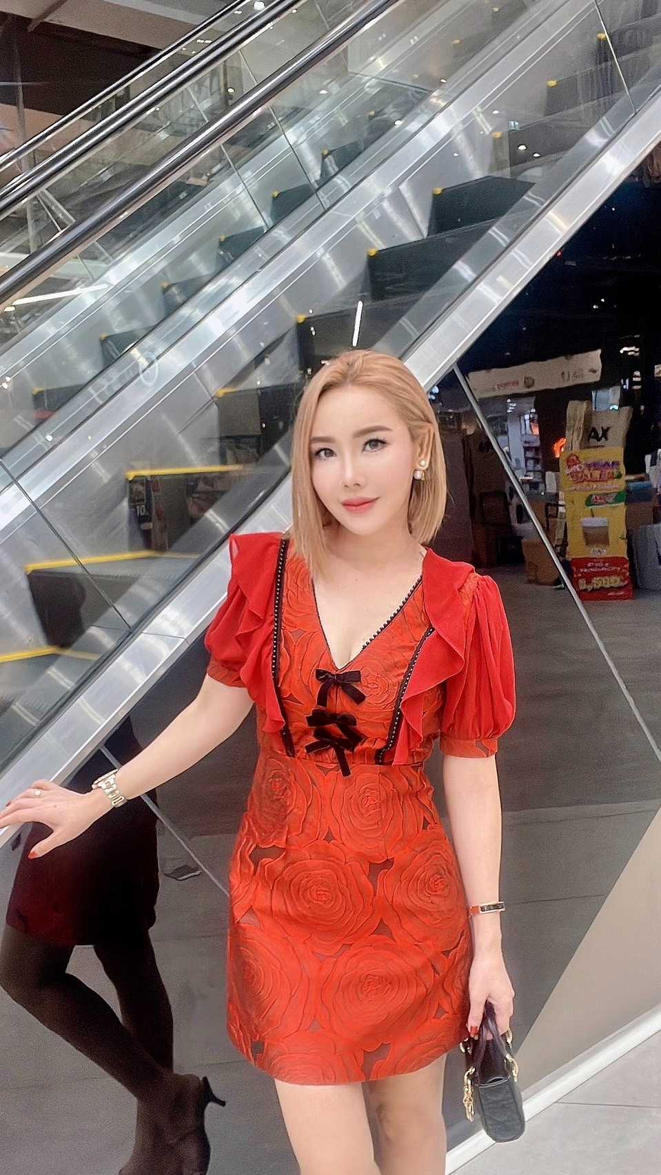 K189 Dressคอวีแขนตุ๊กตาเนื้อผ้าทอลายดอกกุหลาบสีแดง