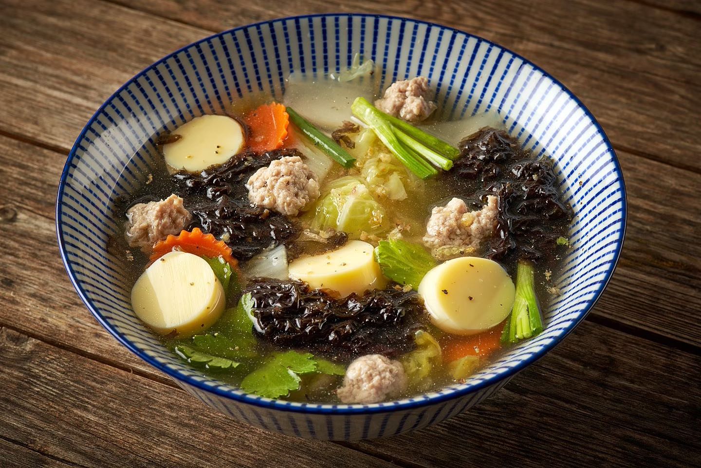 แกงจืดเต้าหู้หมูสับสาหร่ายทะเล • Pork Tofu Soup