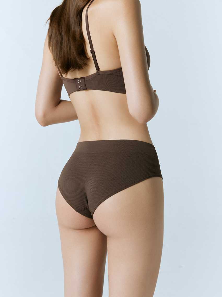 SABINA SOFT AND COZY  กางเกงในทรงบิกินี่ รหัส SUT24006CM - สีช็อคโกแลต
