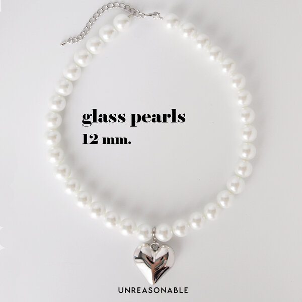 สร้อยคอมุกแก้ว ขนาด 12 mm. จี้หัวใจสีเงิน UA0875-01 Unreasonable Accessories