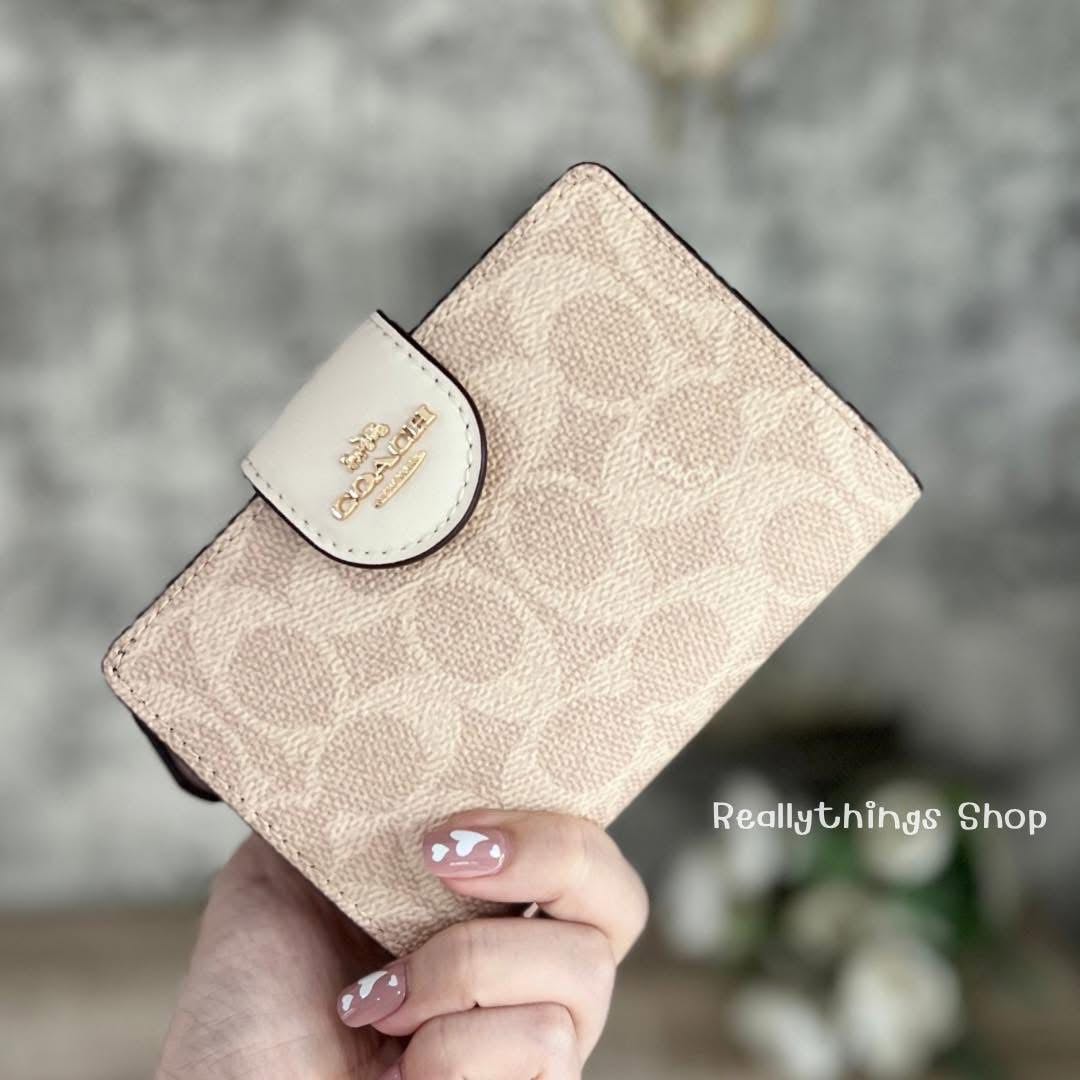 {แท้💯%📮พร้อมส่ง+ส่งฟรี} กระเป๋าเงิน Coach  Signature Medium Corner Zip Wallet (CW786)