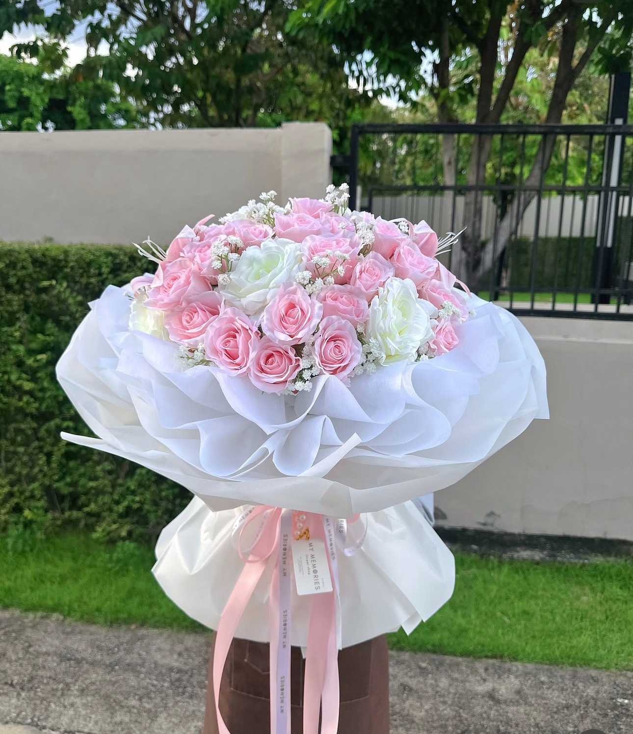 ช่อดอกไม้ประดิษฐ์โทนสีชมพูขาว