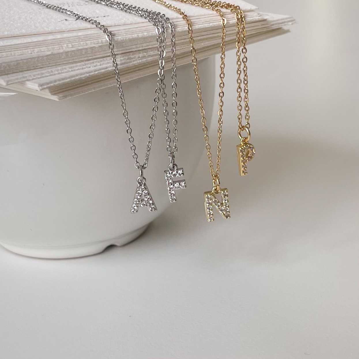 [ Brass with gold plated ] Shimmer Innitial Pendant จี้ตัวอักษร A-T (ไม่รวมสร้อย)