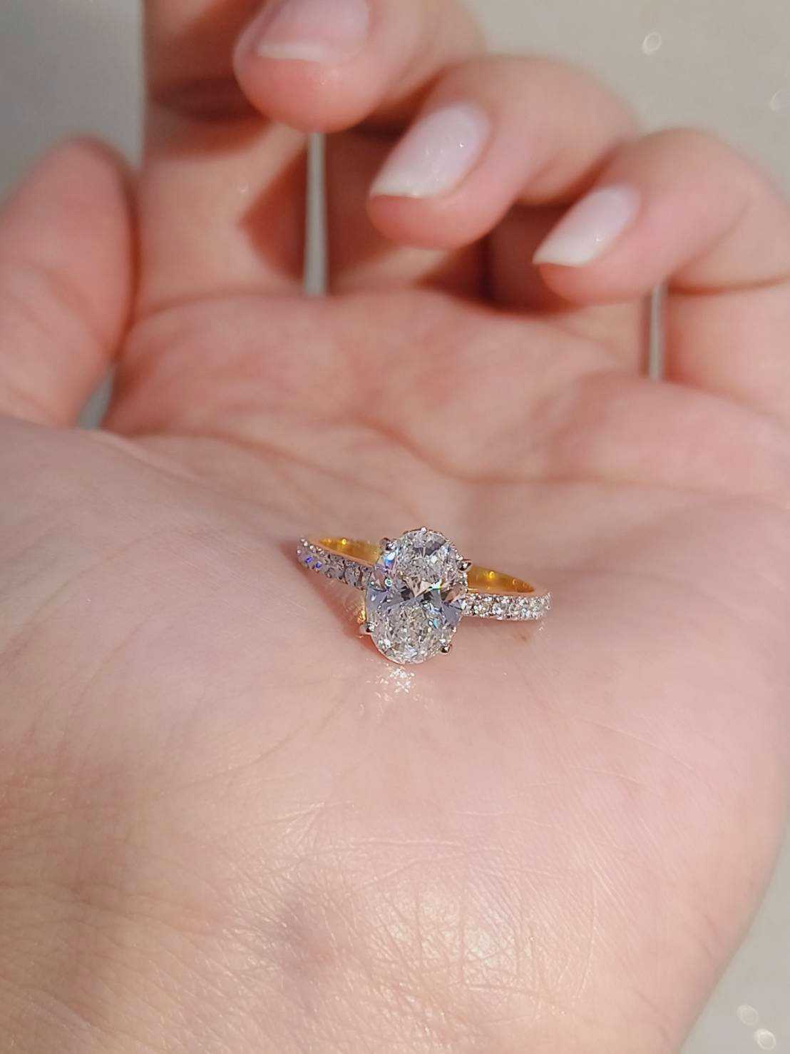 แหวนเพชร Oval 2.01/0.40ct (9k) 