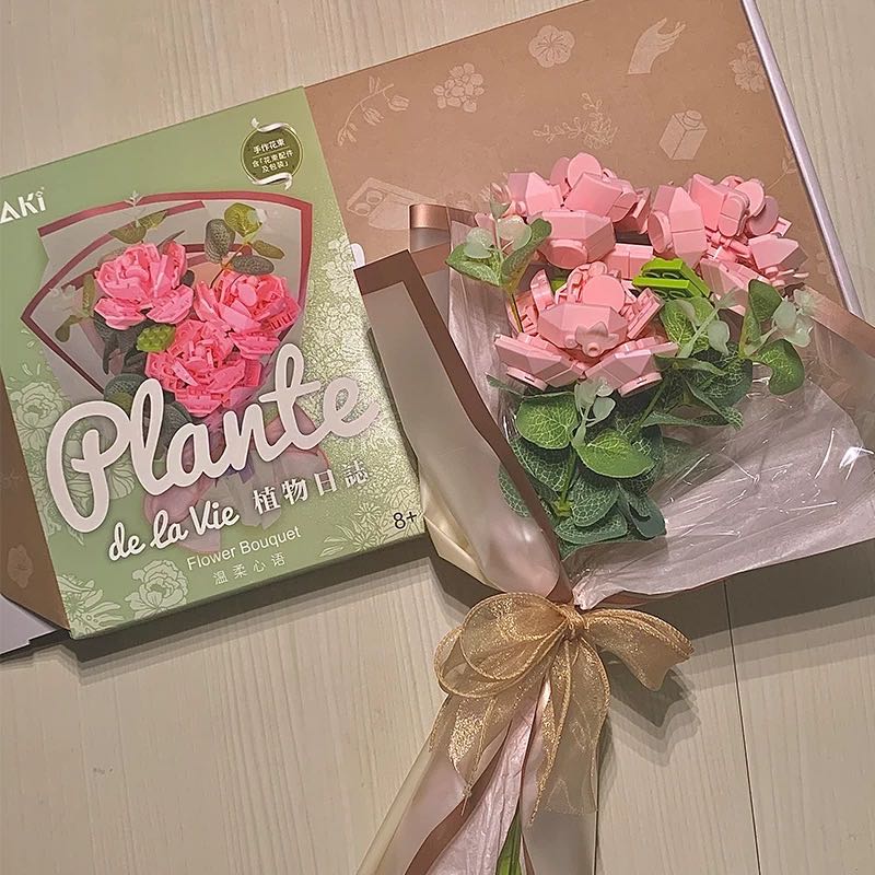 #พร้อมส่ง เซตช่อดอกกุหลาบชมพู พร้อมของตกแต่ง (กระดาษห่อ, โบว์, ใบไม้ปลอม, การ์ด, ไฟตกแต่ง) 🌸
