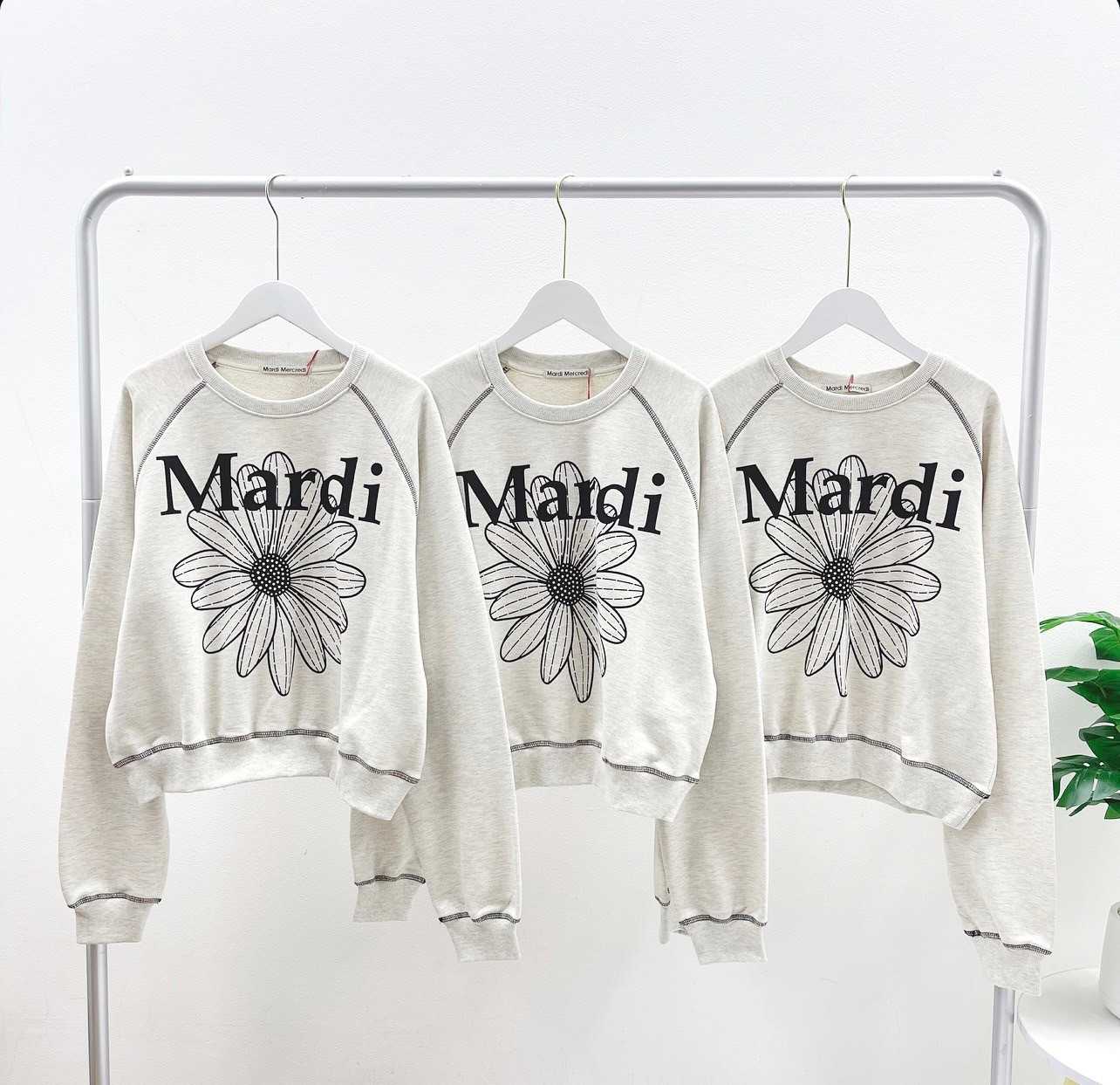 Mardi Raglan Flower Sweatshirt (Oatmeal/Black)