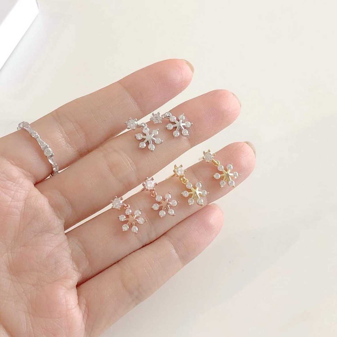 Winterwinter Jewelry Silver925 :  ต่างหูเงินแท้ ต่างหูห้อยรูปหิมะ ประดับเพชร cz