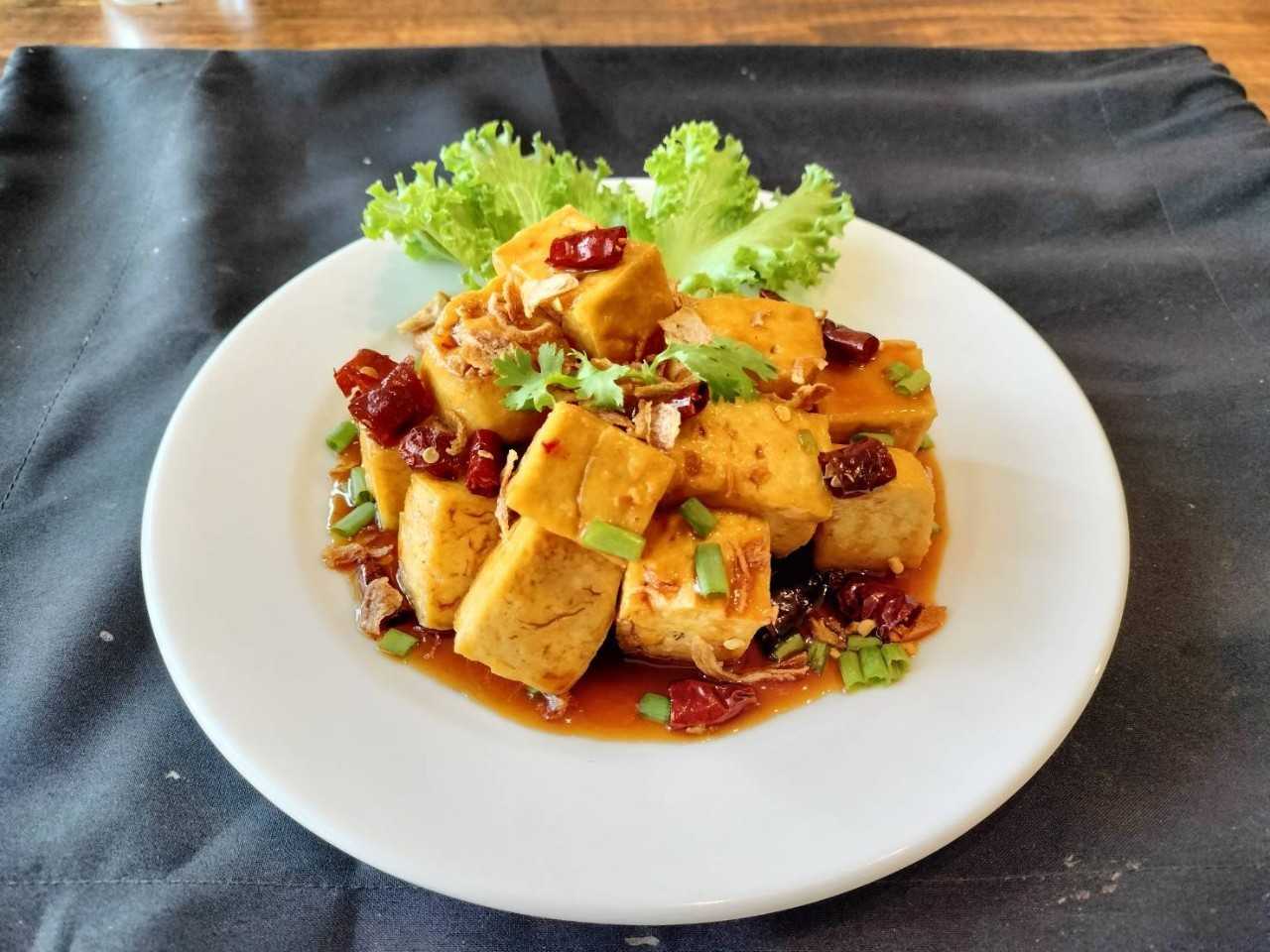 เต้าหู้ซอสมะขาม / Stir Fried Tofu With Tamarind sauce