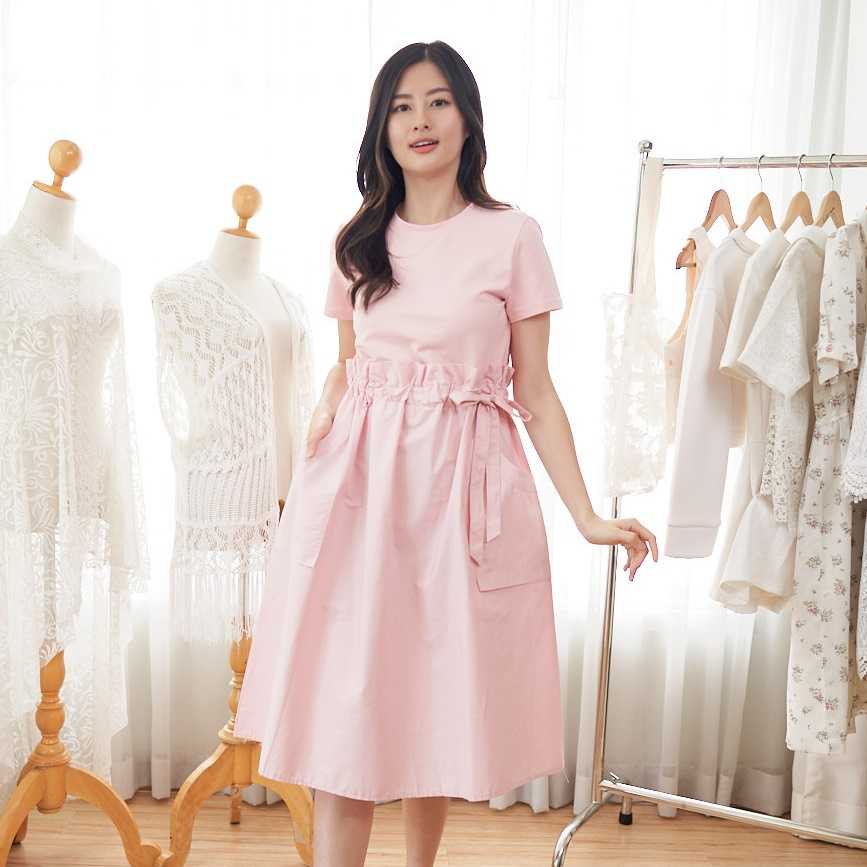 เดรสสีพื้นแบบเรียบเก๋ น่ารักมาก - สีชมพู