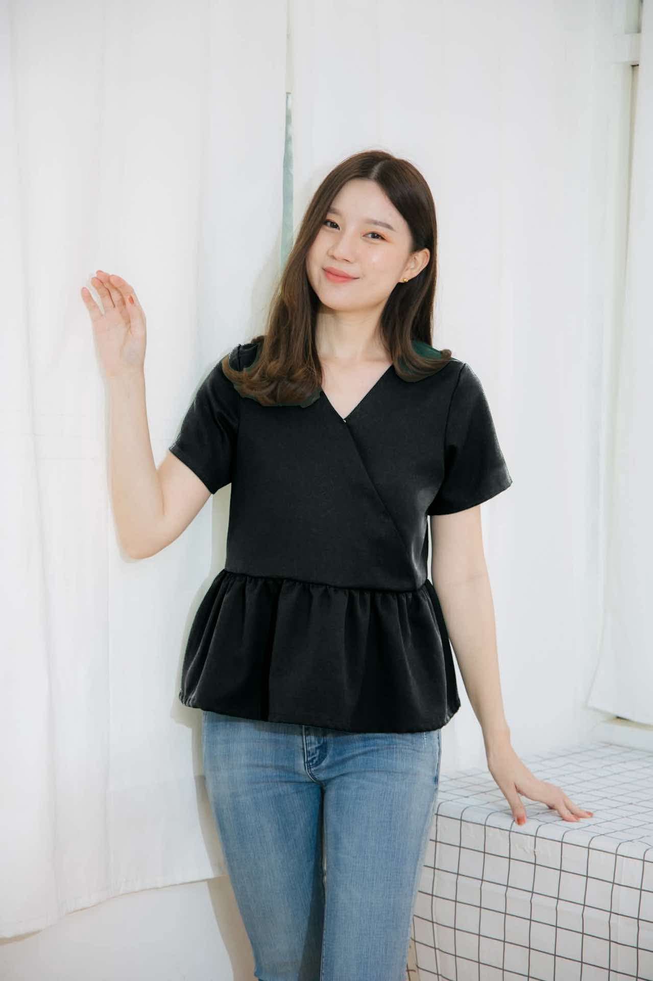 เสื้อให้นมสีดำ Black ruffle top