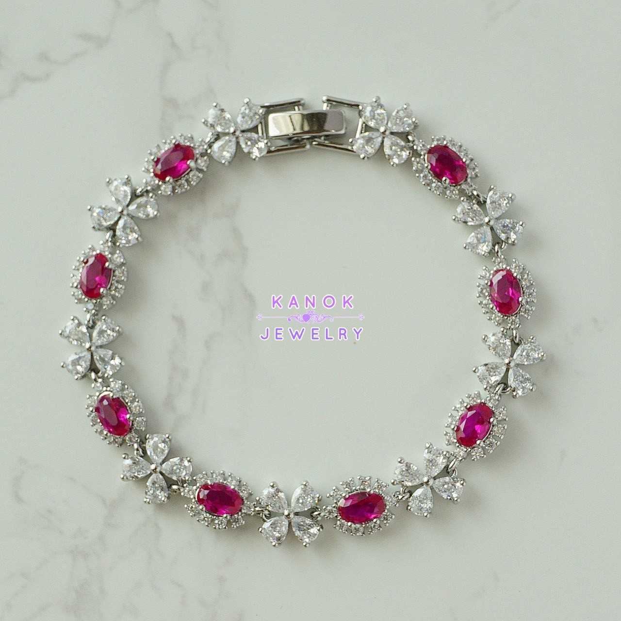 Kanok Jewelry /สร้อยข้อมือประดับเพชรสังเคราะห์ CZ  / จัดส่งฟรี EMS /B040