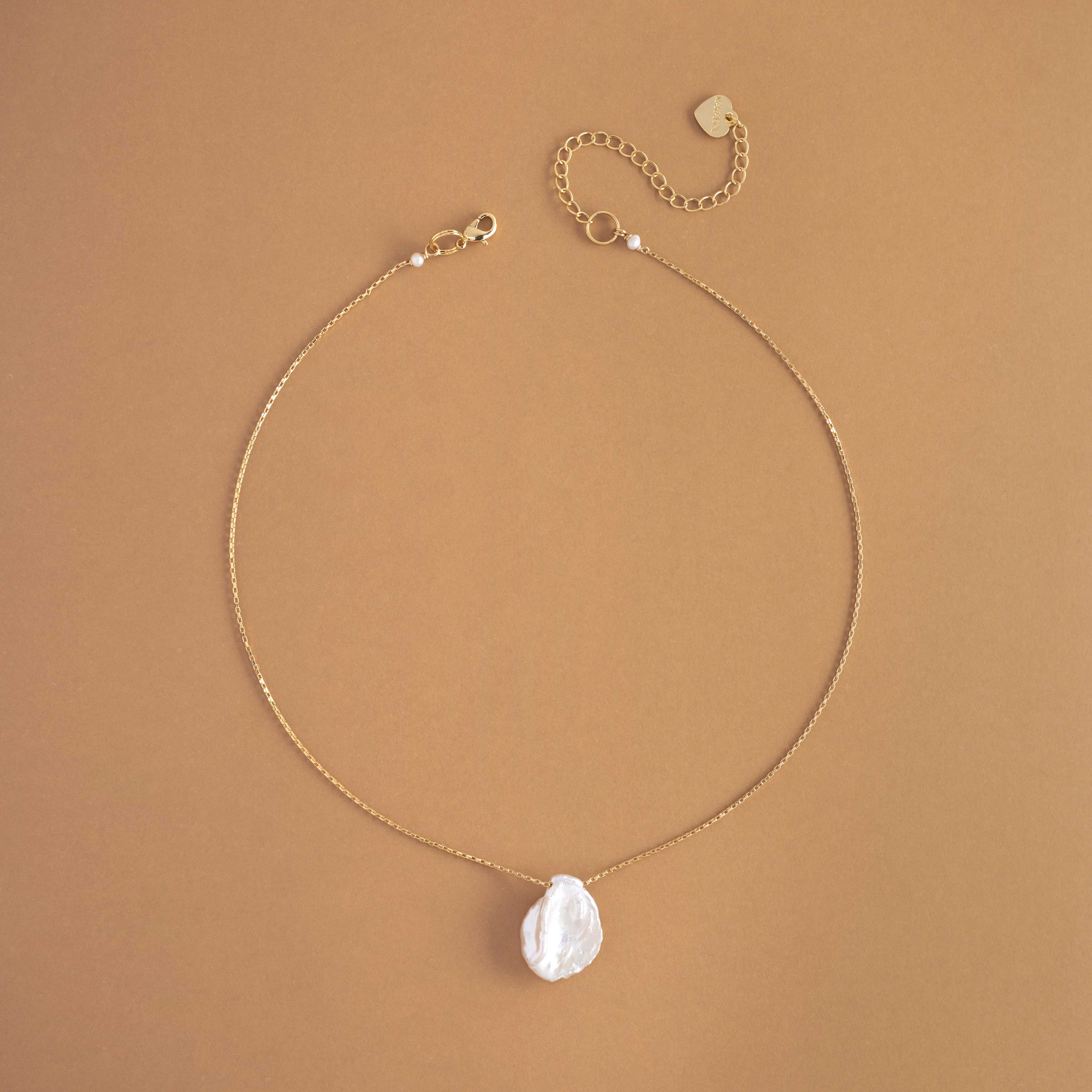 WHITE PEARL DELICATE CHAIN NECKLACE