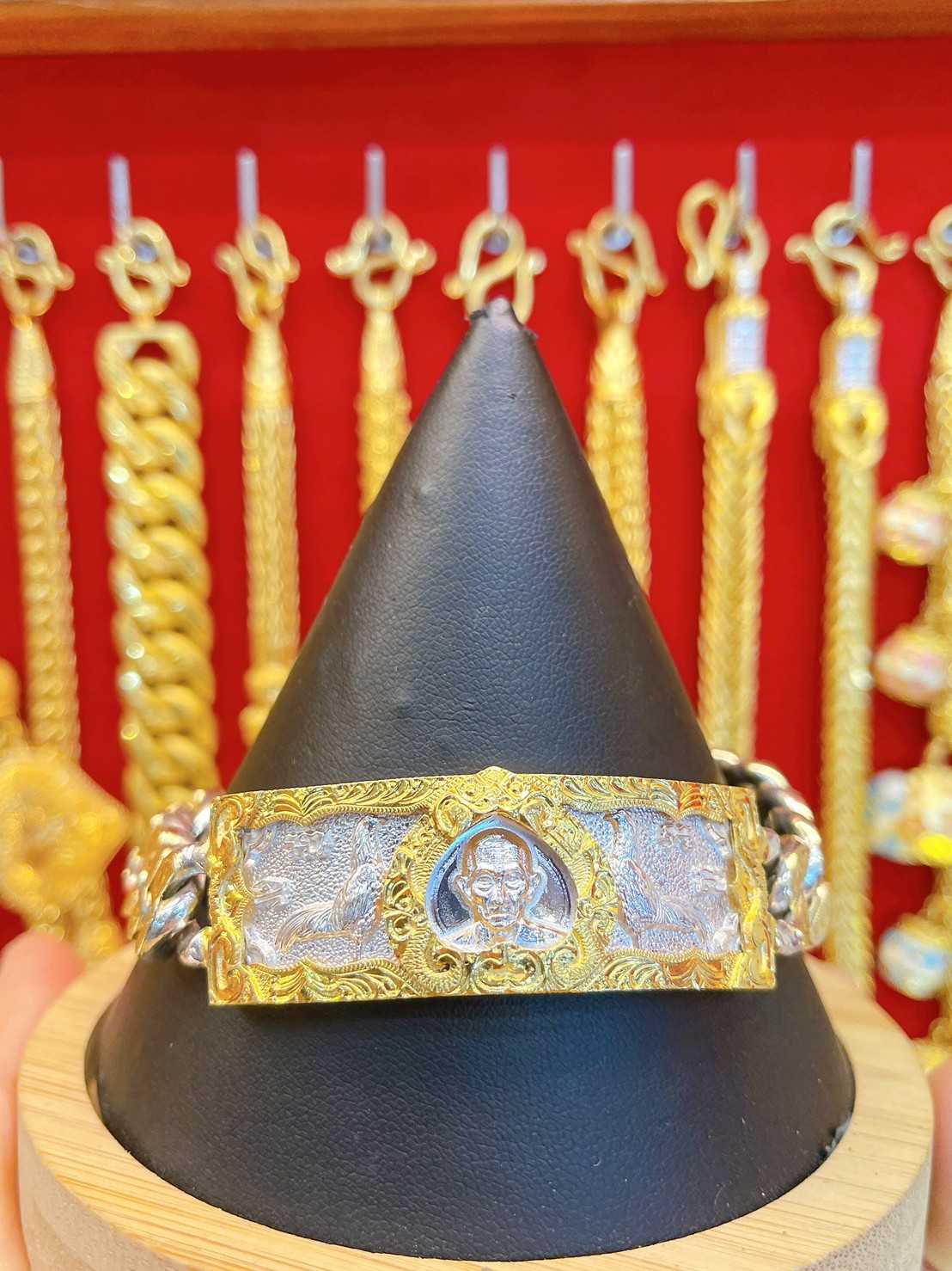 (ทันหลวงพ่อรวย)4บปี60 รวยพญาไก่ ยกซุ้มหัวสิงห์ สายฝังทอง