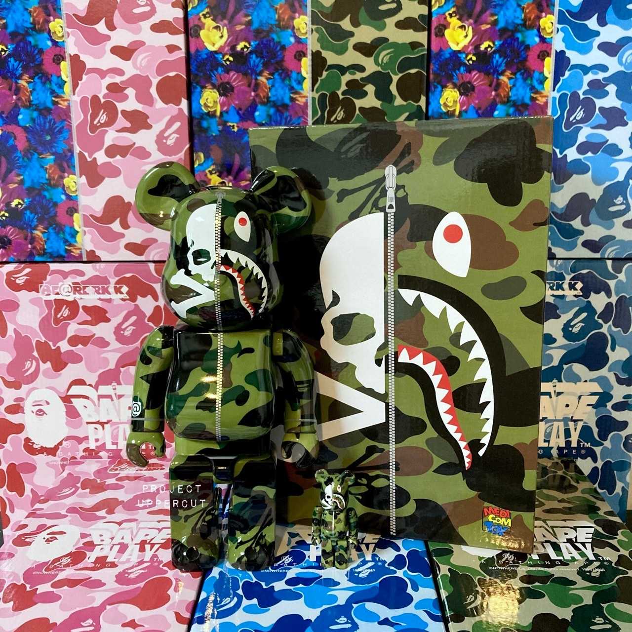 BE@RBRICK 400%+100% MASTERMIND x A BATHING APE® - Green Ver. [Displayed / Like New]