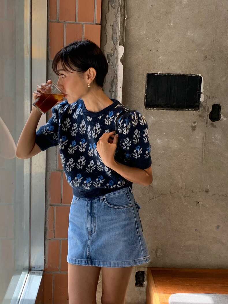 SAY APPAREL: Jolly comfy knit top เสื้อไหมพรมลายดอกแขนสั้น