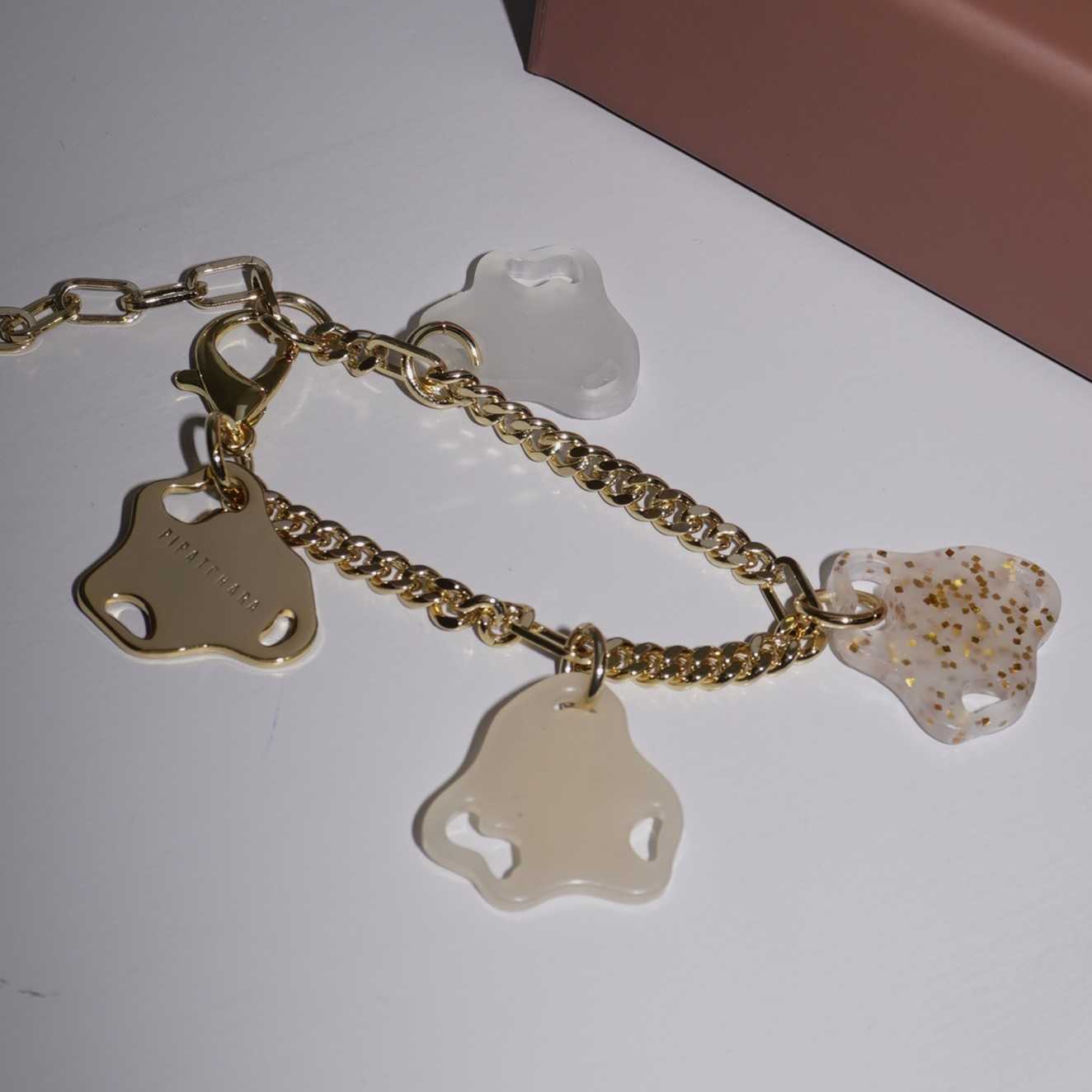 (พรีออเดอร์) Infinitude Single chain bracelet - Milk tea (Free size)