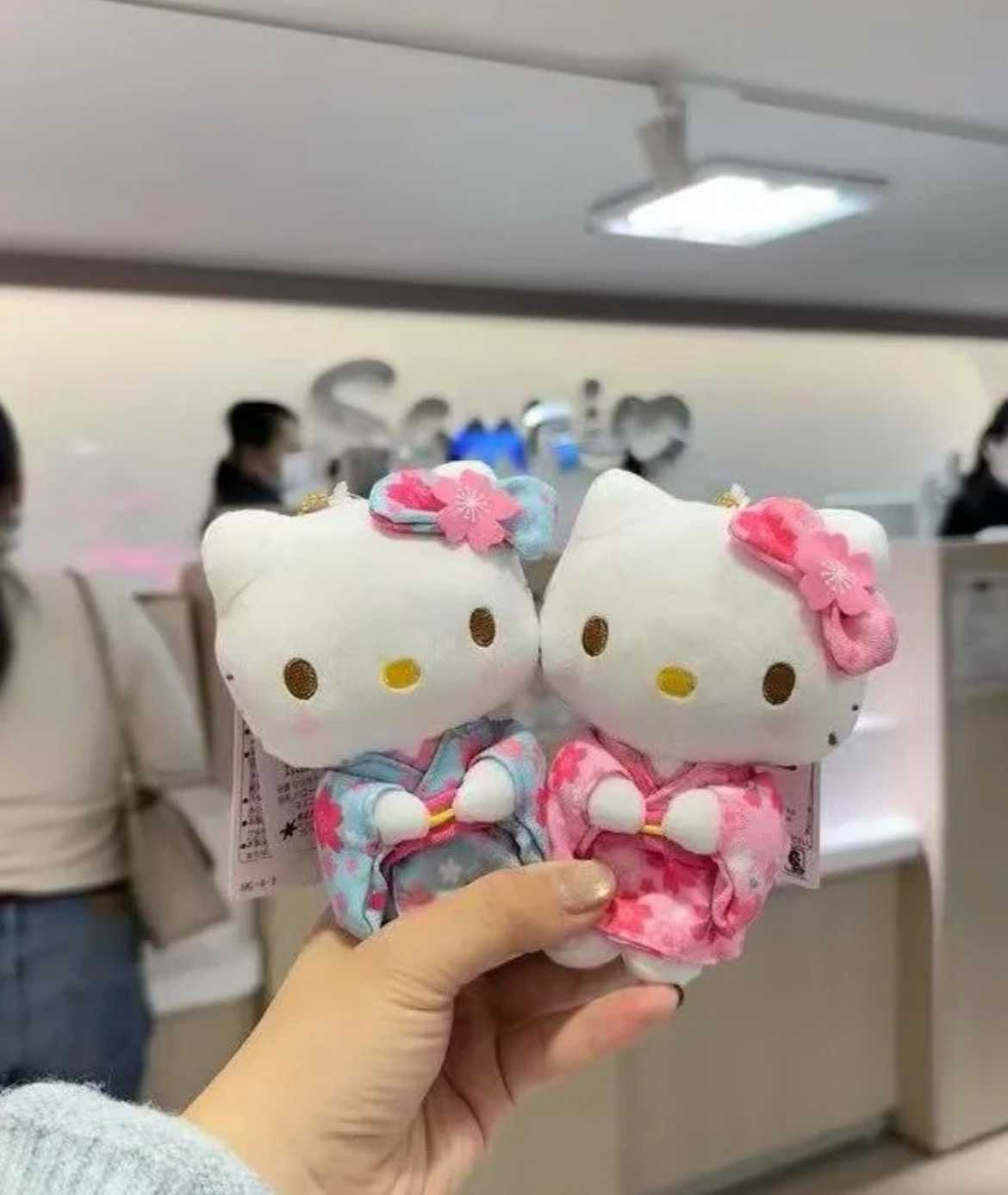HELLO KITTY KEYCHAIN KIMONO LIMITED 