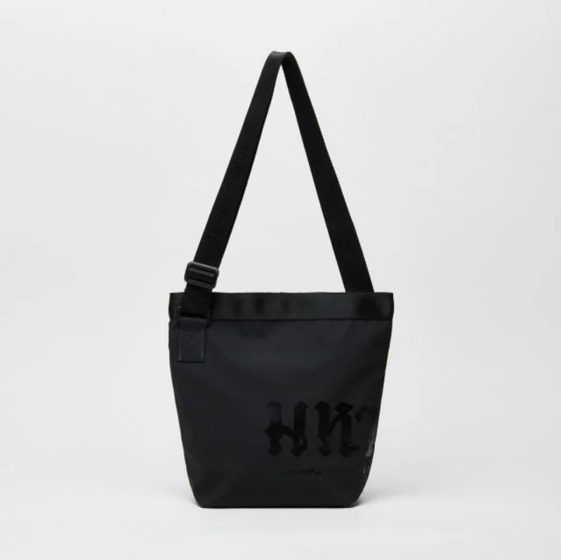 Mahanakhon Crossbody Bag Tone on Tone (Black)
