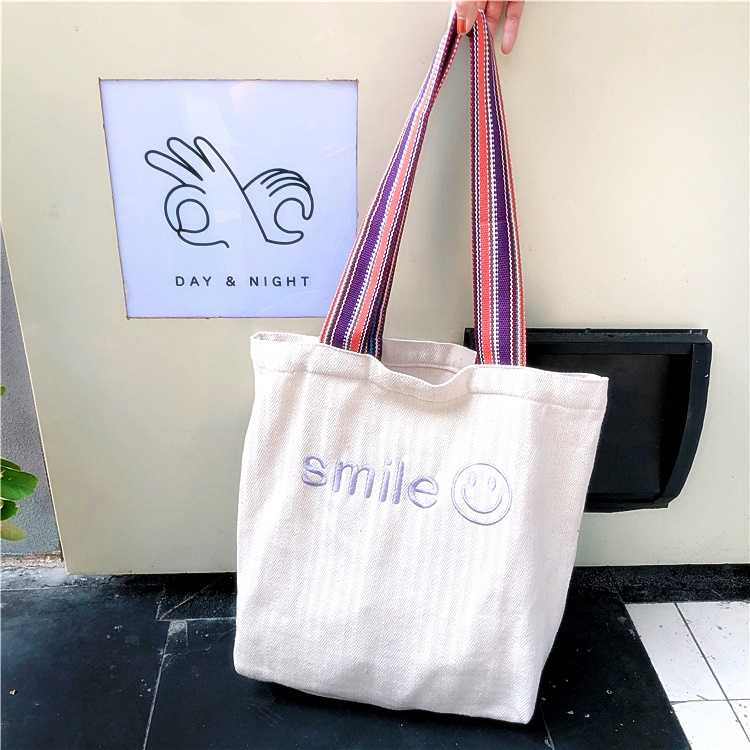 Runpee-J042 กระเป๋าผ้า  SMILE😊 มีหลากสี ✨  กระเป๋าผ้าก้น รุ่นไม่มีซิป และมีช่องกระเป๋าด้านใน